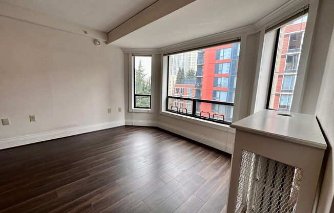 1 bed, 2 baths, 692 sqft, $2,325, Unit 0511
