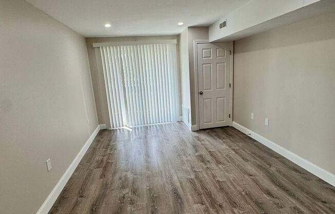 2 beds, 1 bath, 680 sqft, $2,525, Unit 23-23