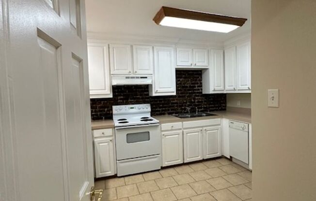 1 bed, 1 bath, $1,295, Unit Unit B