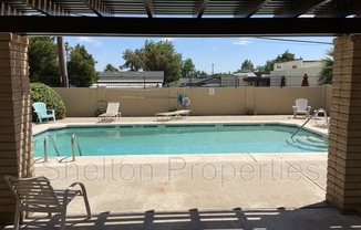 1262 E AVENIDA HERMOSA --