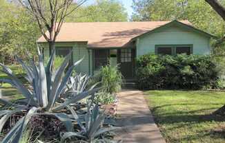 UT PRE LEASE: 3 bed/1 bath Charming Hyde Park House, Mins to UT and DT