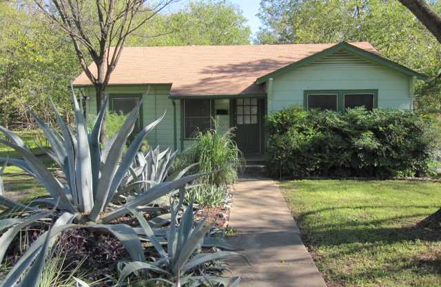 UT PRE LEASE: 3 bed/1 bath Charming Hyde Park House, Mins to UT and DT