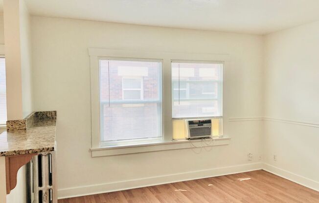 1 bed, 1 bath, 500 sqft, $1,099, Unit 25 - R