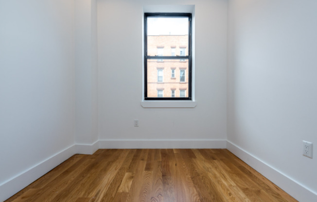 724 5 AVE