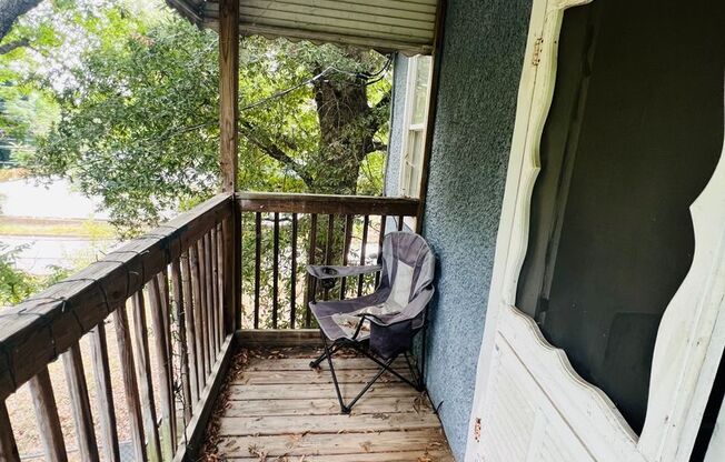 Charming 3bdrm/1.5bth Home Conveniently Located in Richmond's North Highland Park Subdivision w/Private Balcony!!
