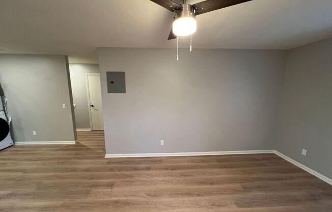 Modern 2-Bedroom Apartment with Washer & Dryer!