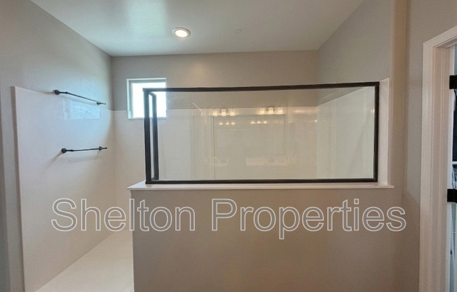 5217 N 79 DR
