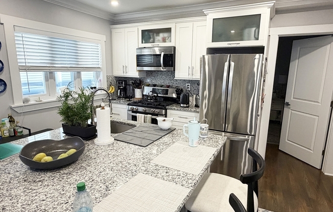 2 beds, 1 bath, 1,000 sqft, $3,300, Unit 3