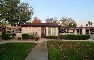 Rancho Bernardo, 12543 Caminito De La Gallarda - Walk to shopping!