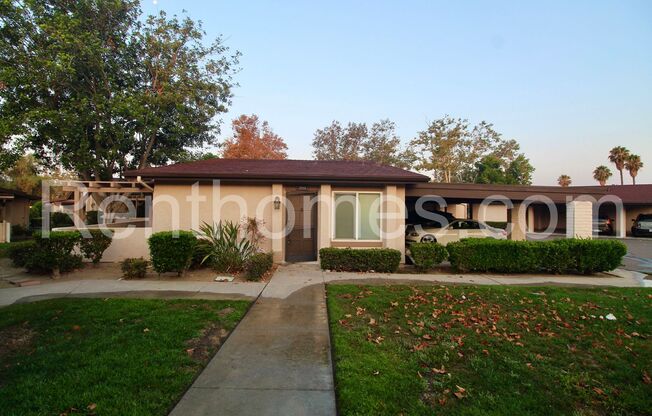 Rancho Bernardo, 12543 Caminito De La Gallarda - Walk to shopping!