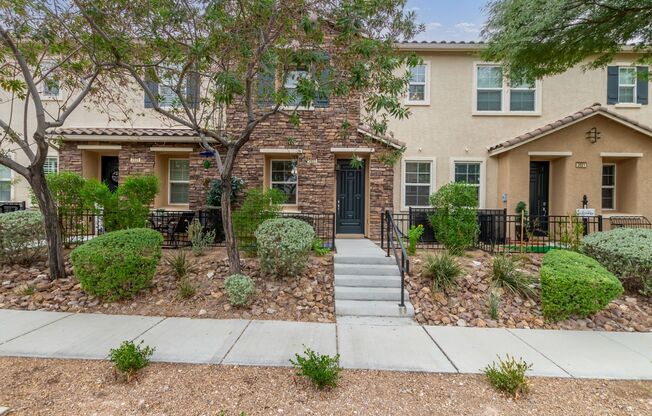 INSPIRADA TOWNHOME-TWO PRIMARY BEDROOMS, EACH WITH A PRIVATE BATHROOM-ATTACHED 2 CAR GARAGE!