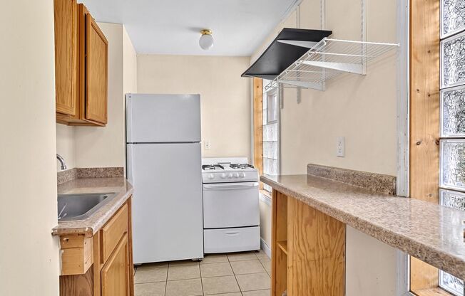 3 beds, 2 baths, 1,300 sqft, $3,300, Unit 2W
