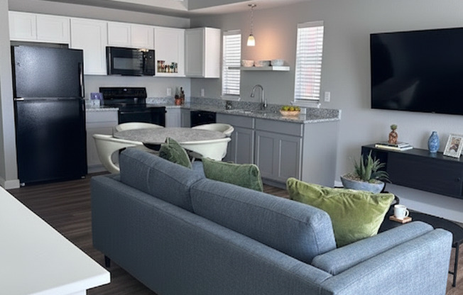 3 beds, 2 baths, 1,261 sqft, $2,175, Unit 1776-201