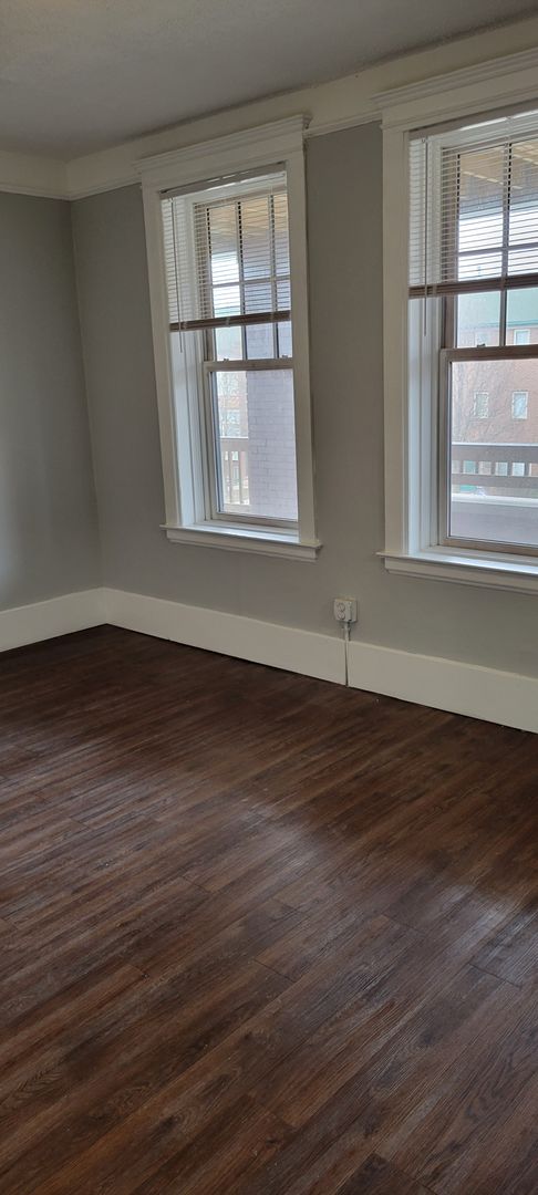 2 beds, 1 bath, 778 sqft, $1,595, Unit 7