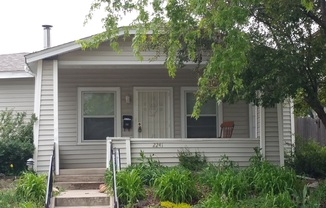 DU Charming 1920's Bungalow 2 Beds 1 Bath Available Now