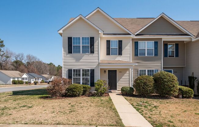Stunning and Spacious! 3Bed/2.5Bath Townhome in Clayton NC!