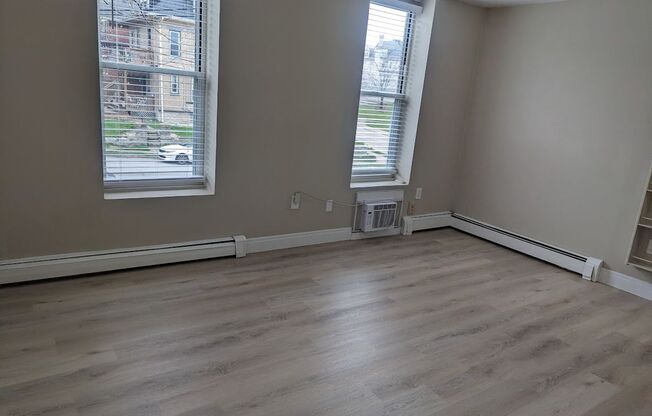 East Walnut Hills: Renovated Studio Available for March!
