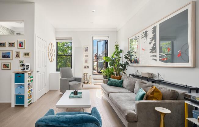 44 W 90th St