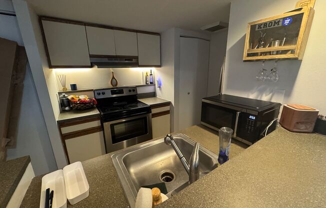 Studio, 1 bath, $1,400, Unit 411
