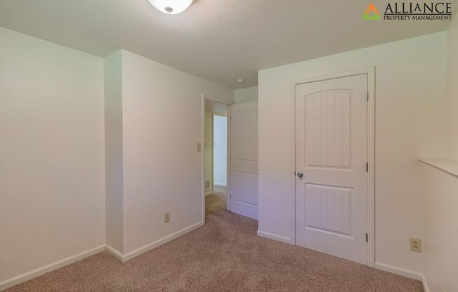 3 beds, 1.5 baths, 1,456 sqft, $1,290, Unit 2025