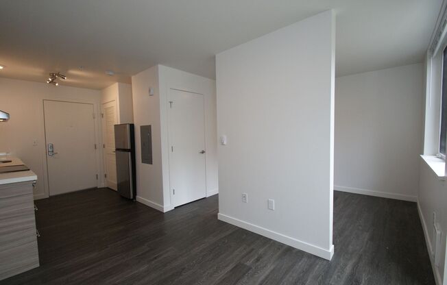 Studio, 1 bath, 367 sqft, $1,425, Unit 113 NEW