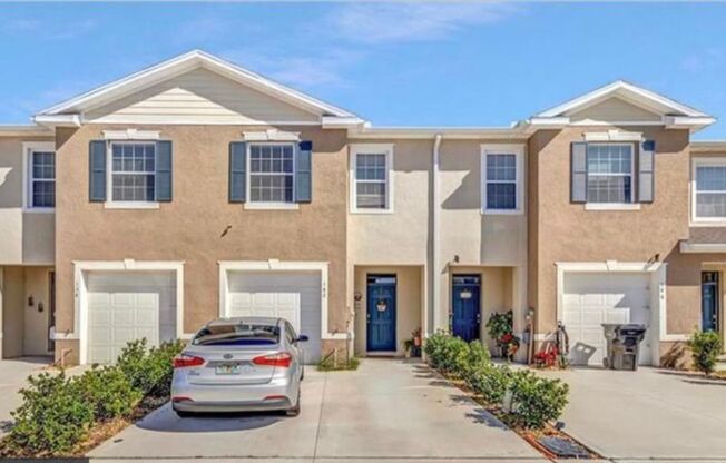 Peaceful modern 3 bedroom 2.5 bath townhome, Available 10/01/24