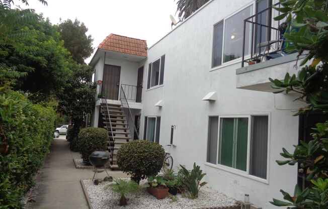 1 bed, 1 bath, $2,000, Unit Apt 4