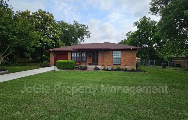 2023 E ILLINOIS AVE