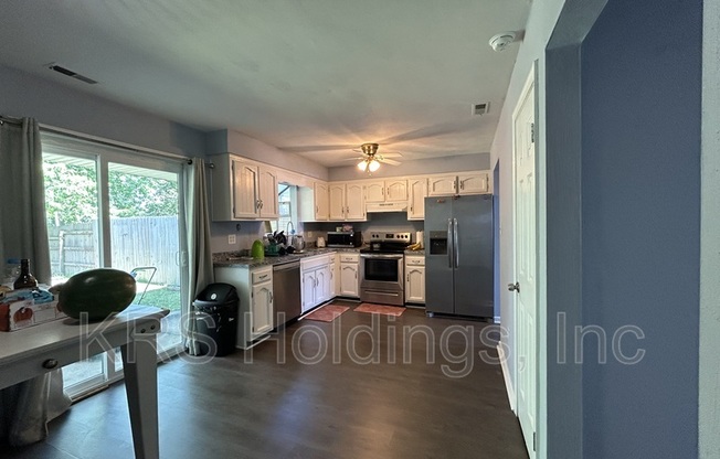 1652 FAIRFAX DR