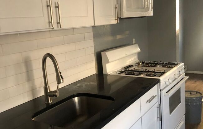 1 bed, 1 bath, $595, Unit 330-E Texas SE