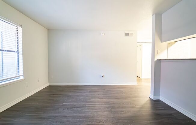 2 beds, 1 bath, 746 sqft, $939, Unit 718