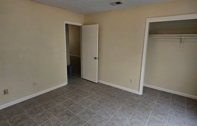 2 beds, 1 bath, $1,000