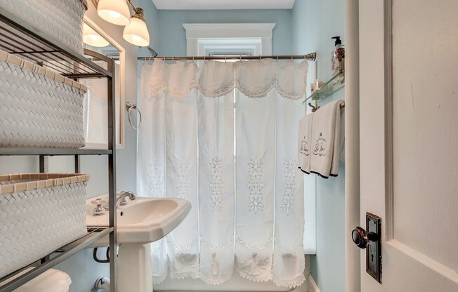 1 bed, 1 bath, 610 sqft, $2,600, Unit 8