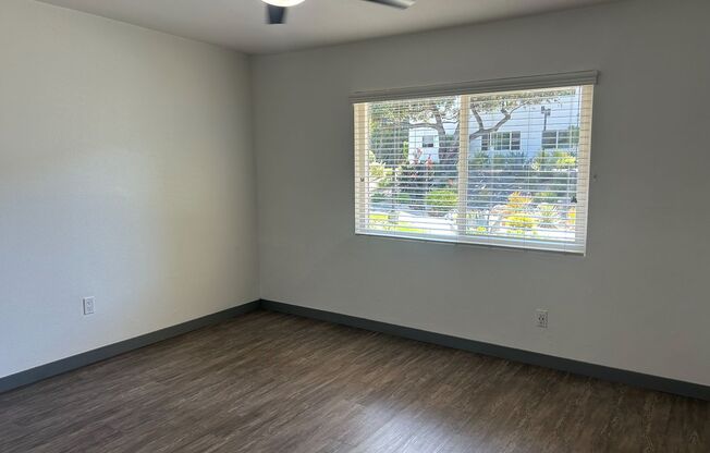 2 beds, 1 bath, 950 sqft, $2,910, Unit B087