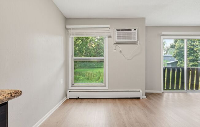 2 beds, 1 bath, 900 sqft, $1,539, Unit 220