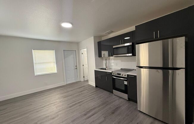 1 bed, 1 bath, $1,800, Unit 157 W 16th St Unit 3