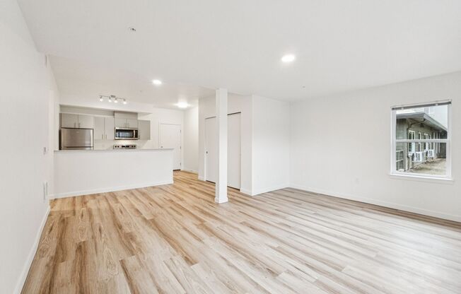 2 beds, 1 bath, 913 sqft, $2,495, Unit 135