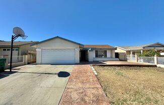 Beautiful 3Bd/2Ba Home With A 2 Car Garage Located In Mira Mesa!