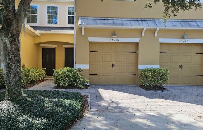 Lovely 3/2.5 Spacious Townhome with a 2 Car Garage in the Highly Desired Gated Community Oasis Cove at Lakeside Village - Windermere!