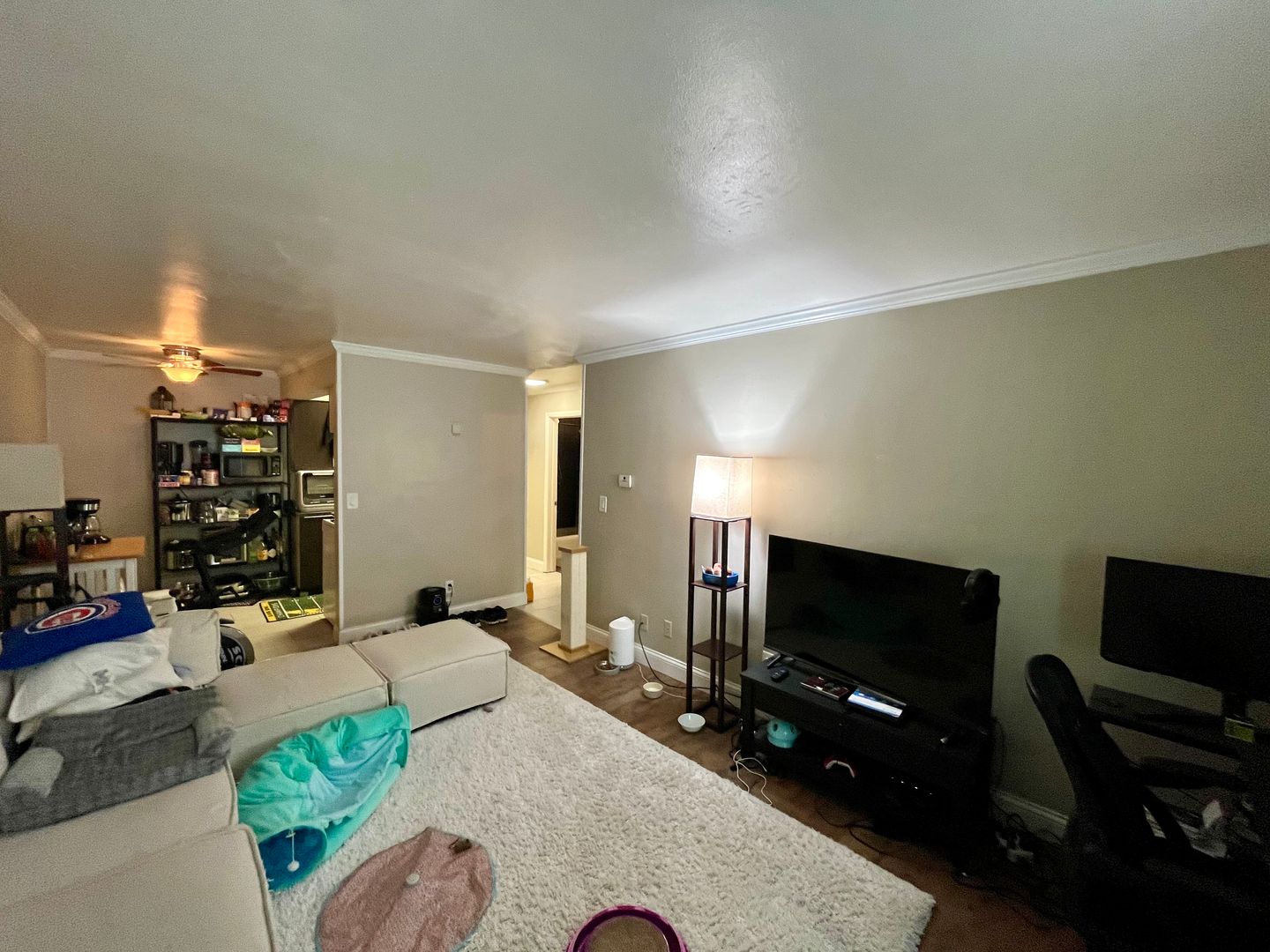 2425 N Oakland Ave