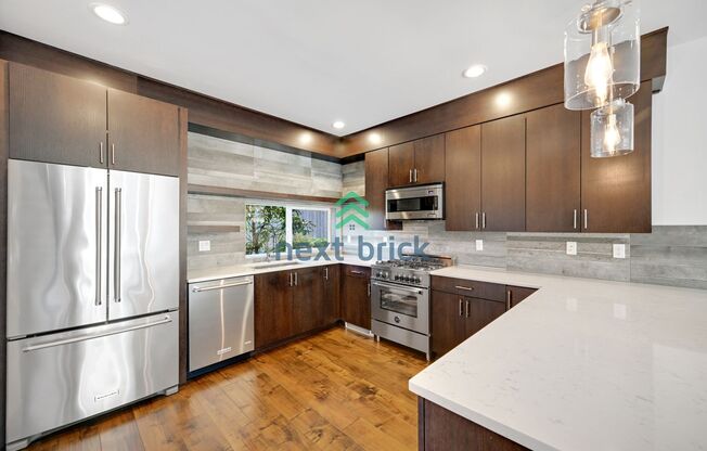 3 BEDS & 2 BATH TOWNHOUSE FOR RENT
