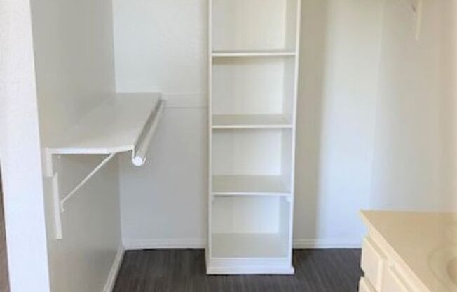 1 bed, 1 bath, $1,300, Unit 0107