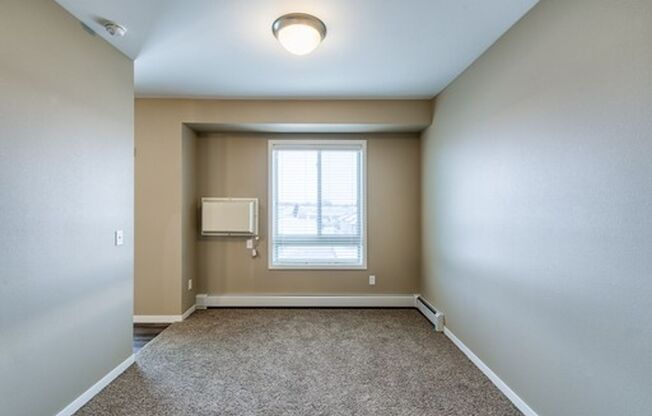 Studio, 1 bath, 594 sqft, $985, Unit 302