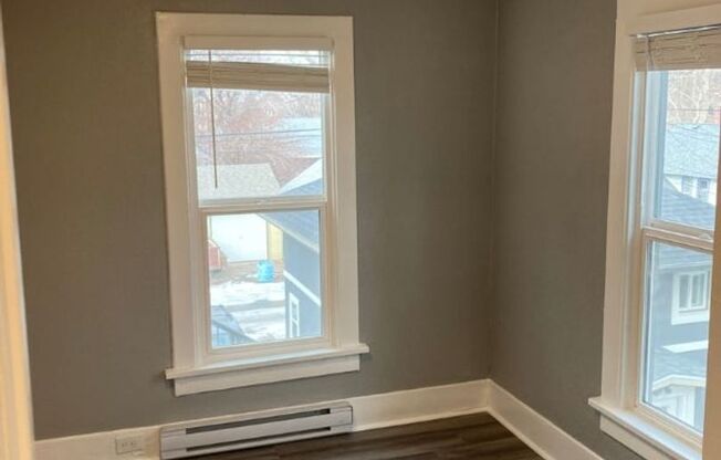 2 beds, 1 bath, 850 sqft, $1,375, Unit 1213 - 16