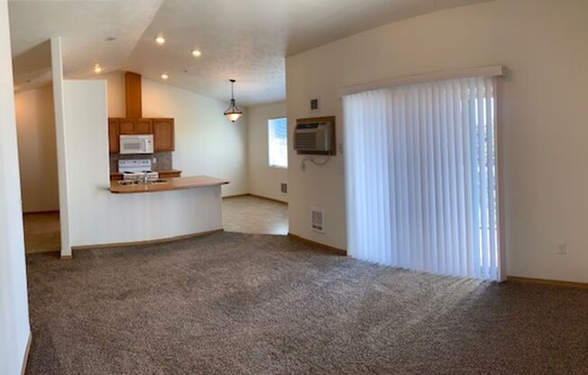 2 beds, 1 bath, 889 sqft, $1,295, Unit 18