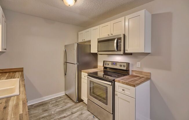 2 beds, 1 bath, $1,250, Unit 8