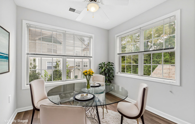 University Woods Retreat: 4 BR/4 Bath minutes to NCSU!