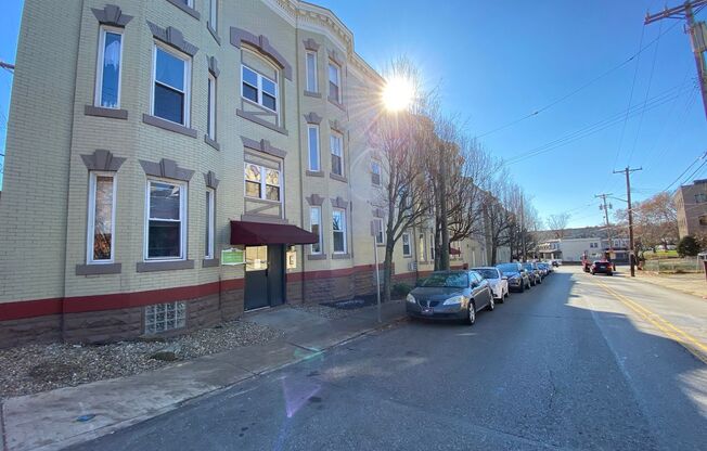 Spacious Two Bedroom on Bates St! Great Location, Ample Natural Light & More! Call Today!