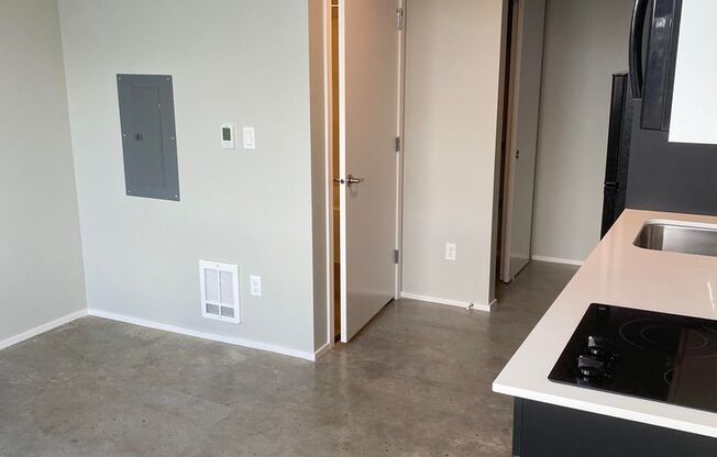 Studio, 1 bath, 280 sqft, $1,156, Unit 215