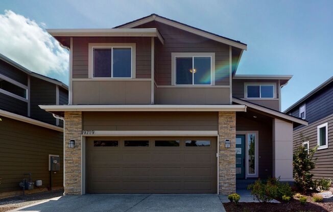 For Rent - Kent East hill Newer home East Hill area, 5 bed/3 bath, 2 car garage!  Available this month!